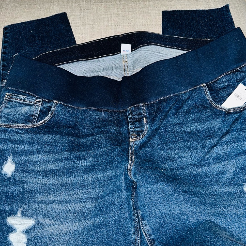 Old Navy Maternity Super Skinny Jeans.